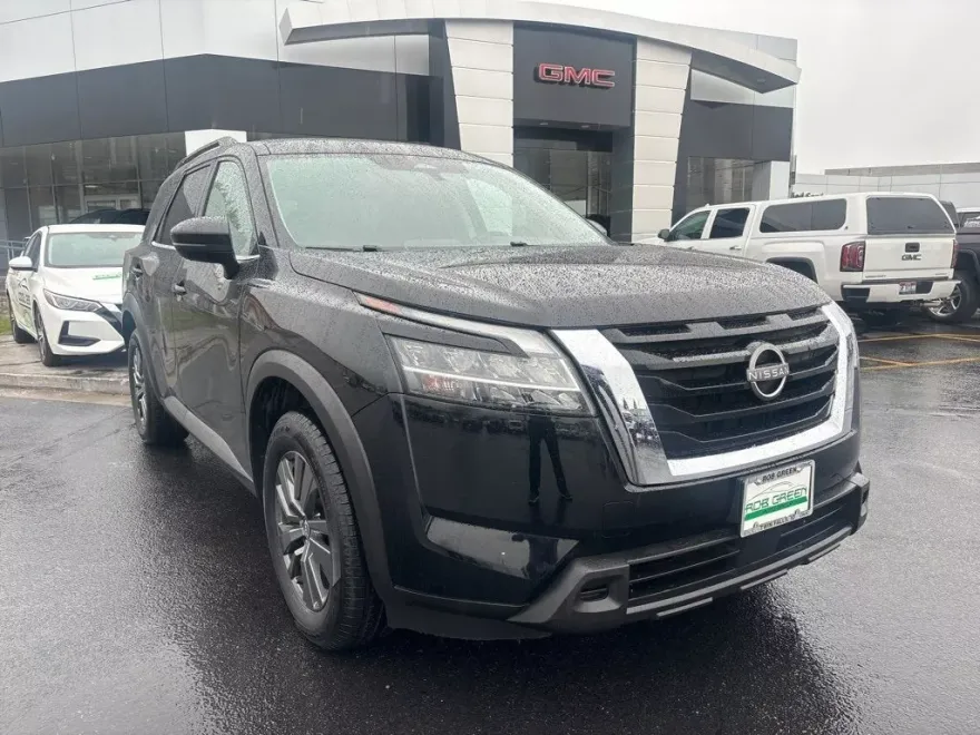 2022 Nissan Pathfinder SV photo 1