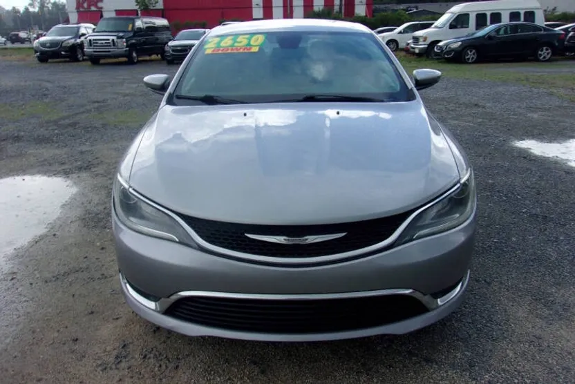 2017 Chrysler 200 Limited photo 1