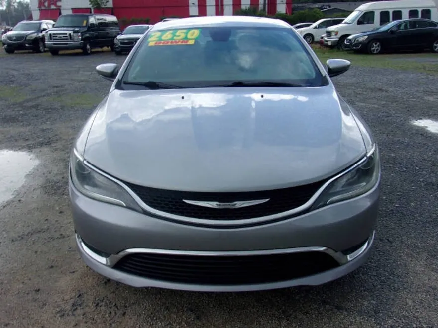 2017 Chrysler 200 Limited photo 1