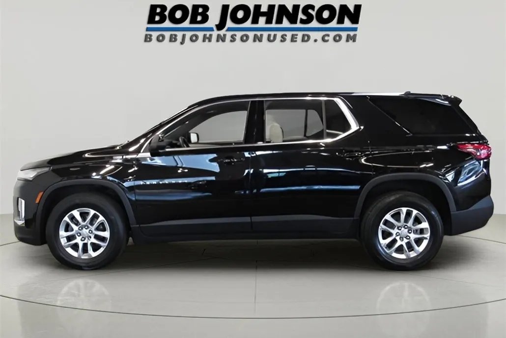 2023 Chevrolet Traverse LS photo 1