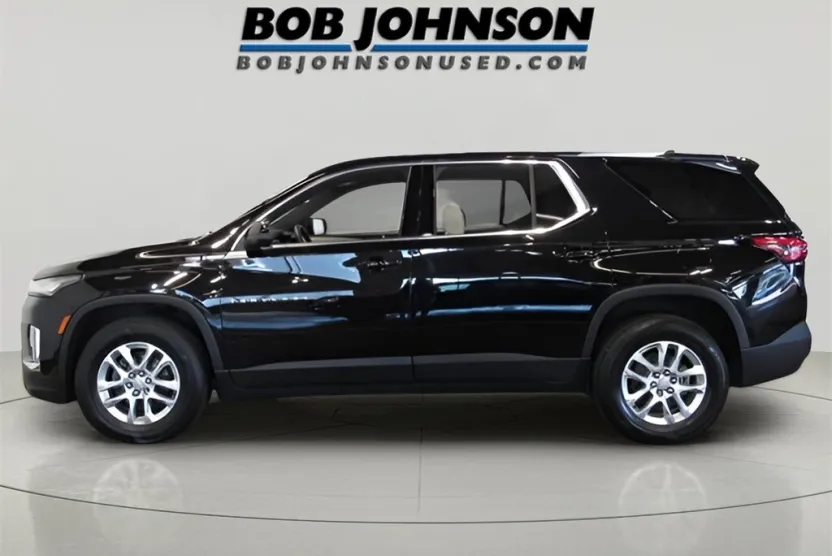 2023 Chevrolet Traverse LS photo 1