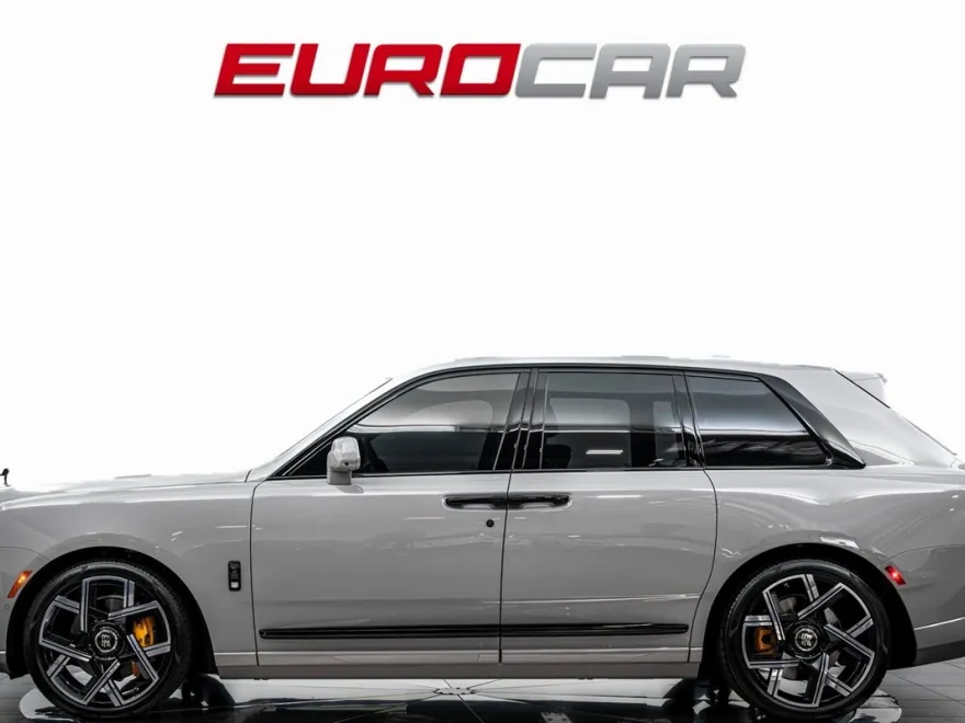 2025 Rolls Royce Cullinan Black Badge photo 1