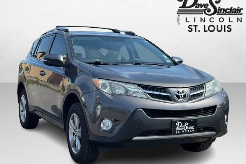2015 Toyota RAV4 XLE photo 1
