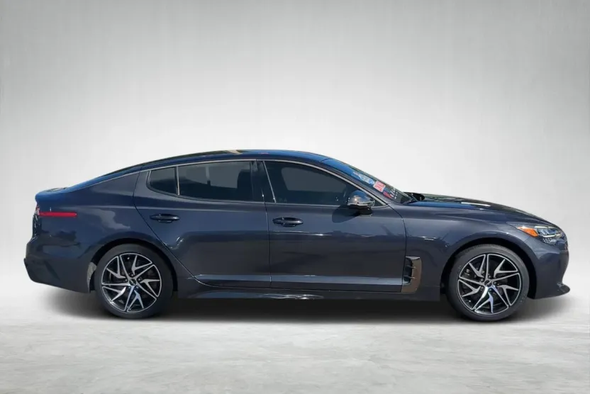 2023 Kia Stinger GT-Line photo 1