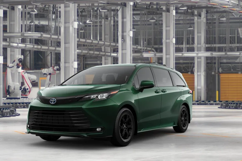 2025 Toyota Sienna Woodland Edition photo 1