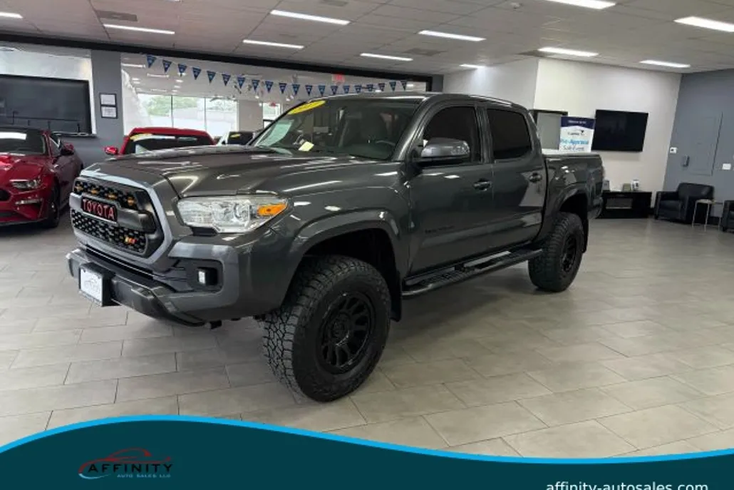 2017 Toyota Tacoma Double Cab SR photo 1