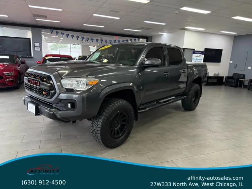 2017 Toyota Tacoma Double Cab SR photo 1
