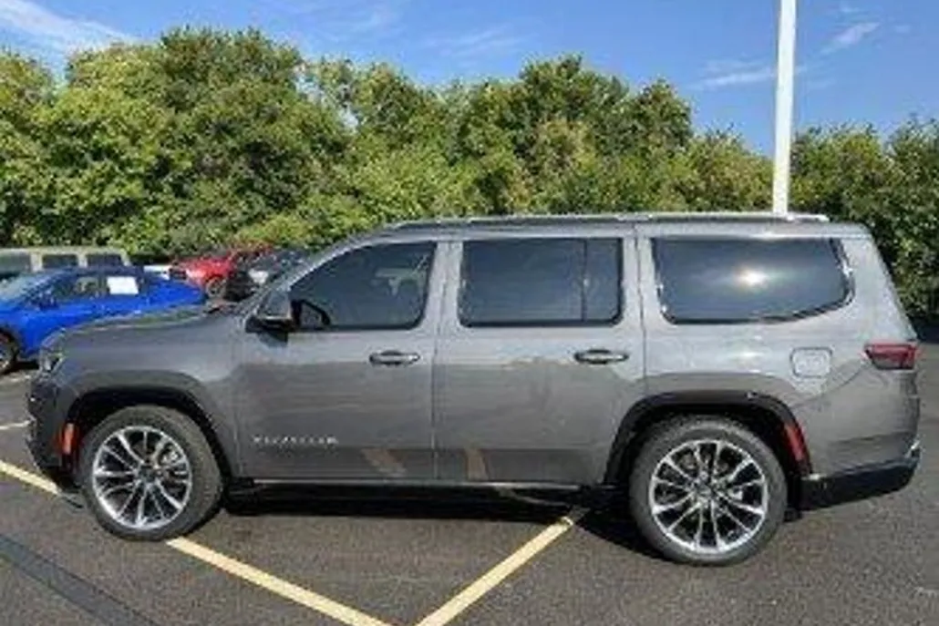 2022 Jeep Wagoneer Series III photo 1
