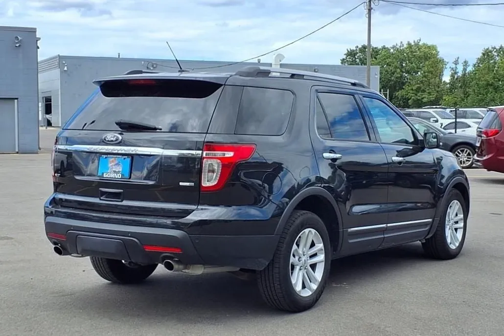 2015 Ford Explorer XLT photo 1