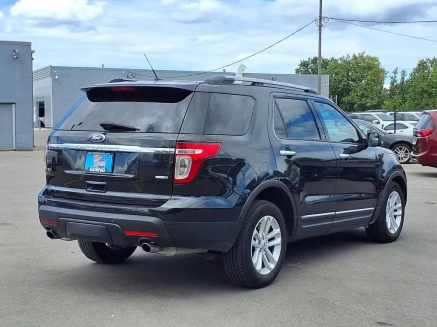 2015 Ford Explorer XLT photo 1