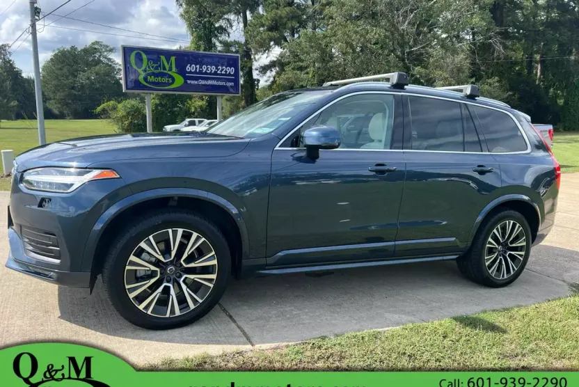 2021 Volvo XC90 T5 AWD Momentum photo 1