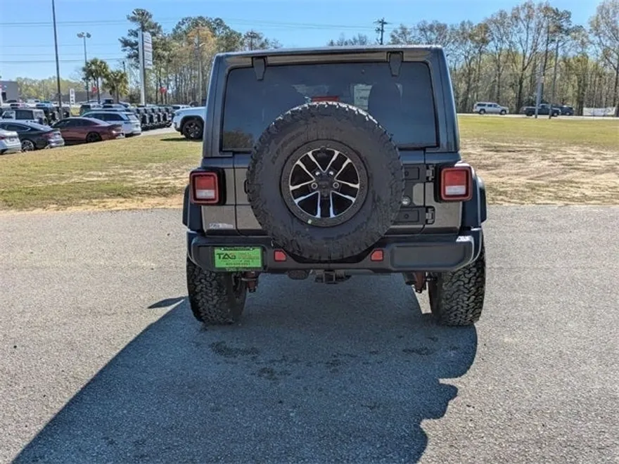 2025 Jeep Wrangler Willys photo 6