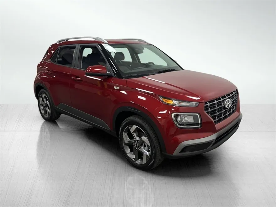 2025 Hyundai Venue SEL photo 1