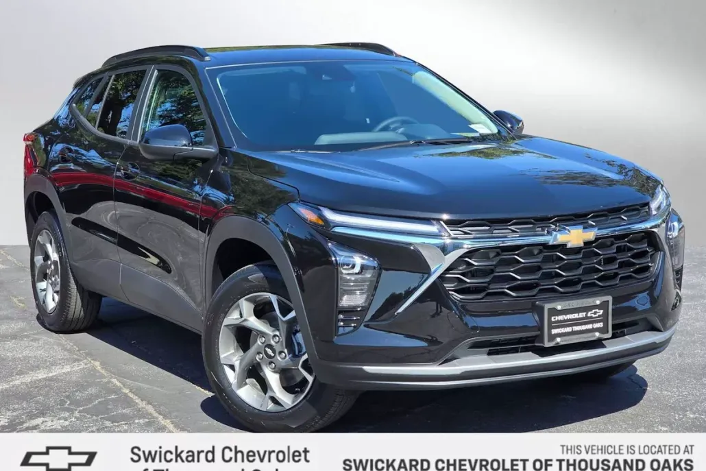 2025 Chevrolet Trax LT photo 1