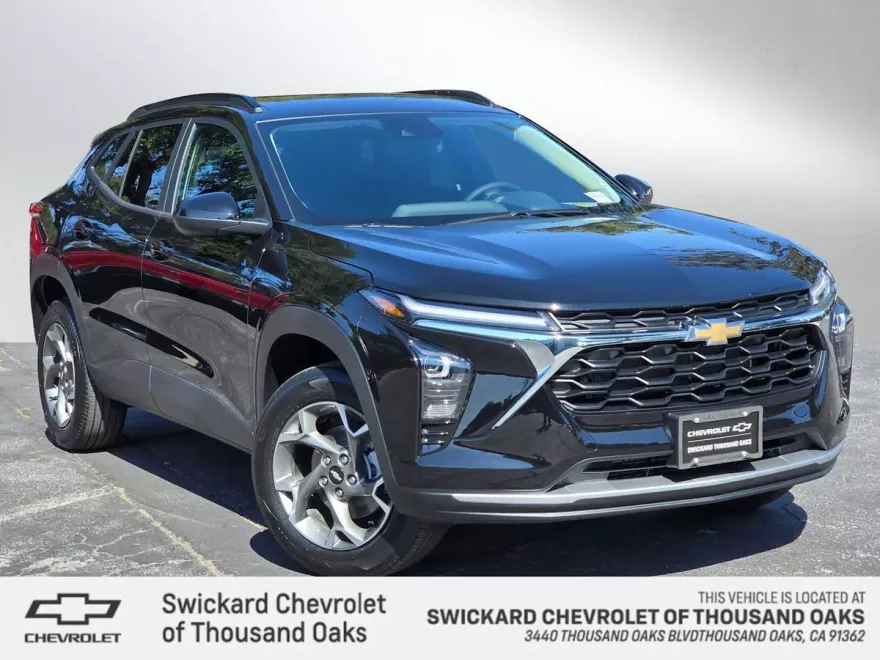 2025 Chevrolet Trax LT photo 1