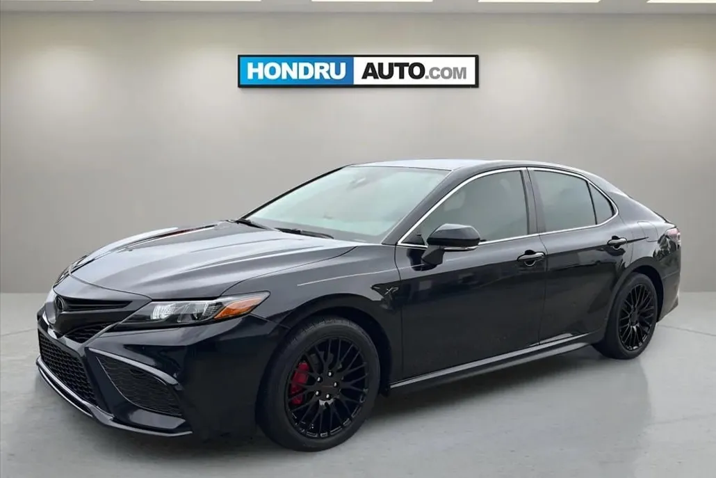2022 Toyota Camry SE photo 1