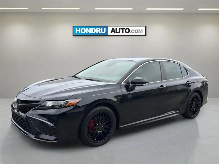 2022 Toyota Camry SE photo 1