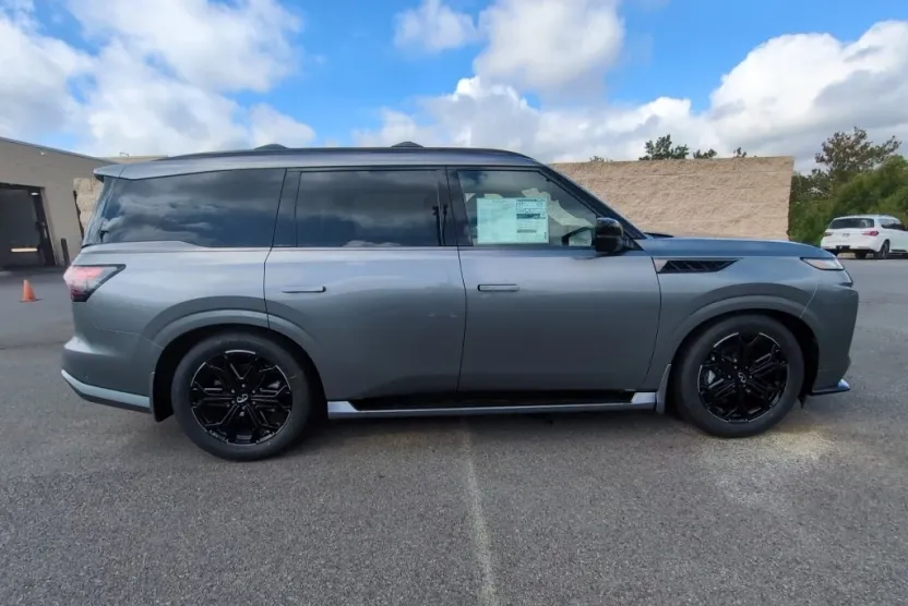 2026 Infiniti QX80 Sensory photo 1