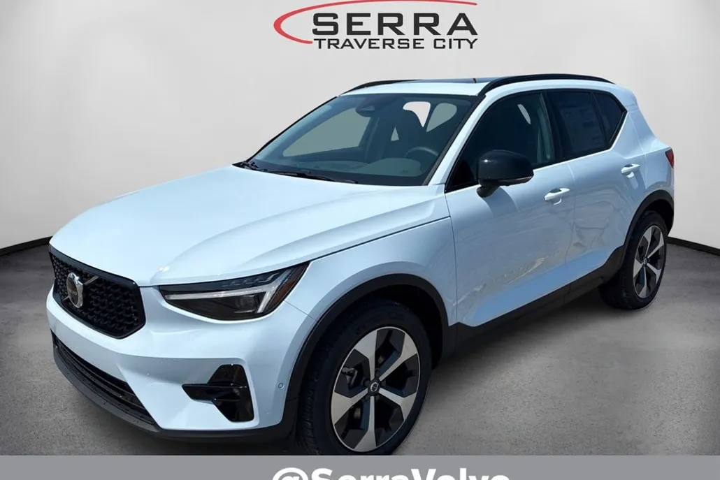 2026 Volvo XC40 AWD Plus photo 1