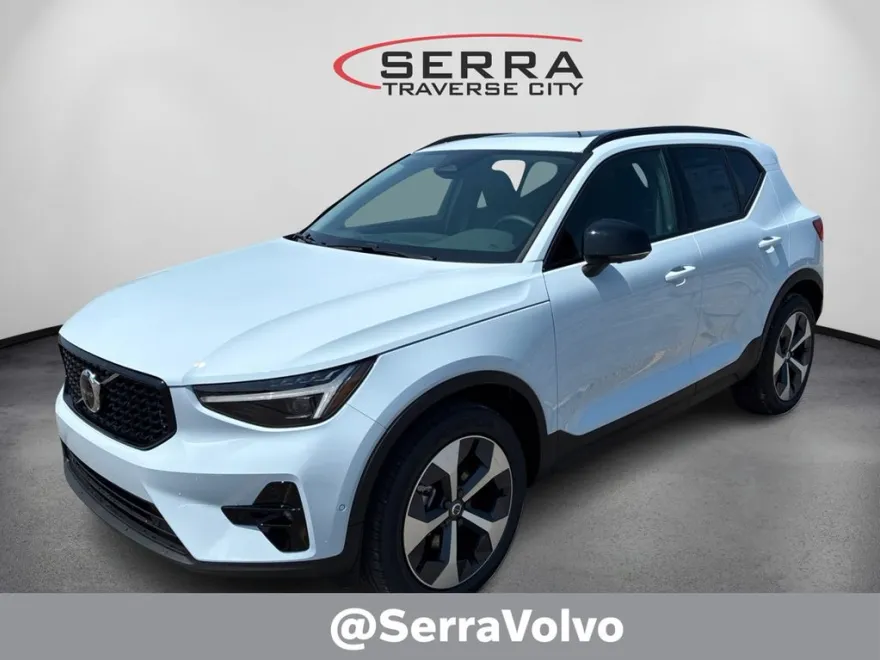 2026 Volvo XC40 AWD Plus photo 1