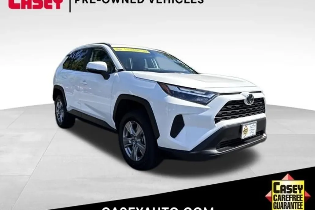 2024 Toyota RAV4 XLE photo 1