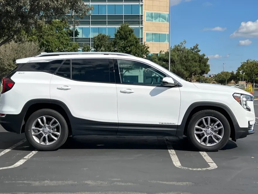 2024 Gmc Terrain SLT photo 1