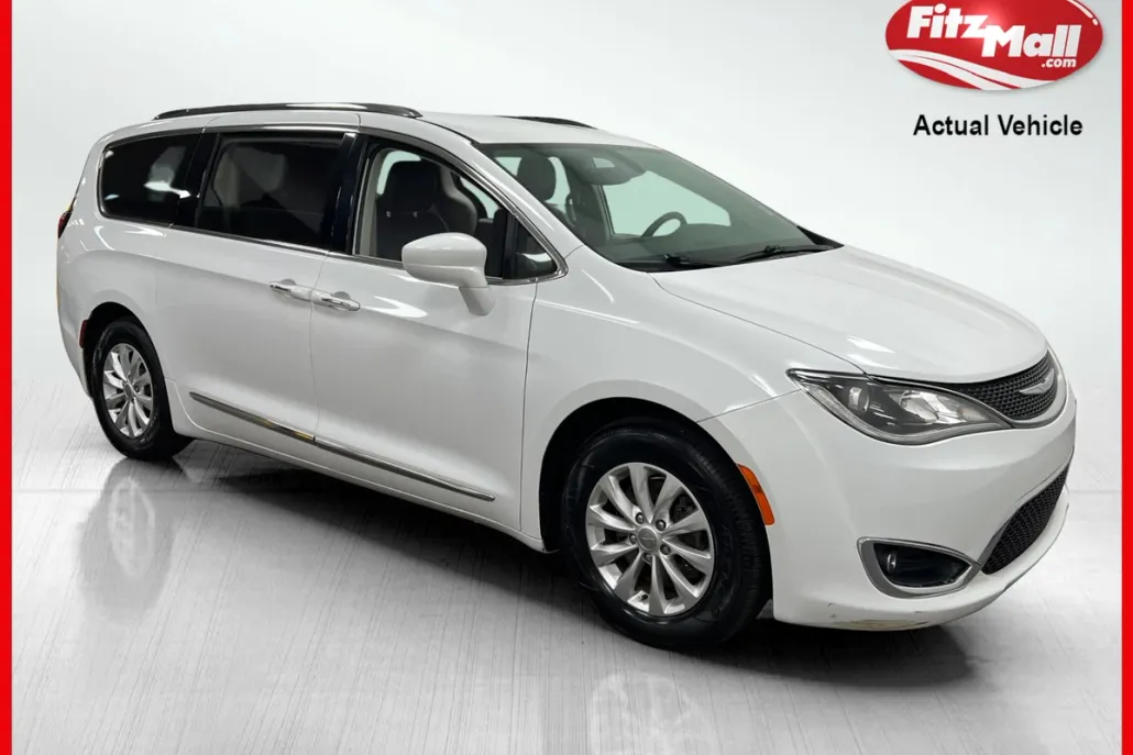 2018 Chrysler Pacifica Touring L photo 1