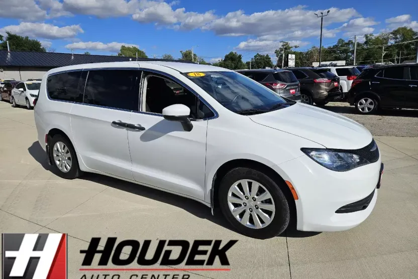 2018 Chrysler Pacifica L photo 1