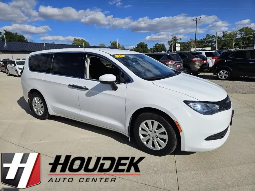 2018 Chrysler Pacifica L photo 1