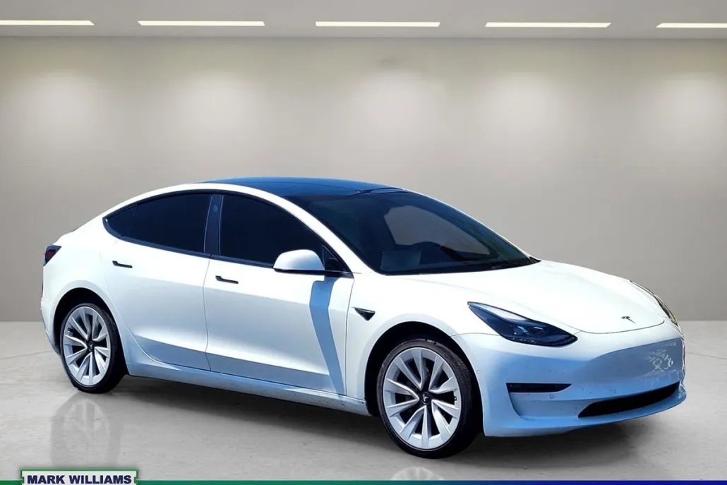 2022 Tesla Model 3 Long Range photo 1