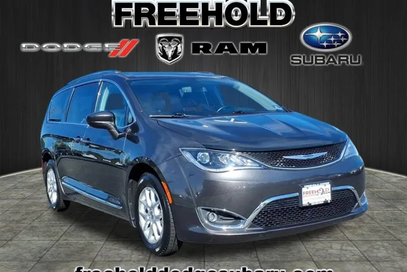 2020 Chrysler Pacifica Touring L photo 1
