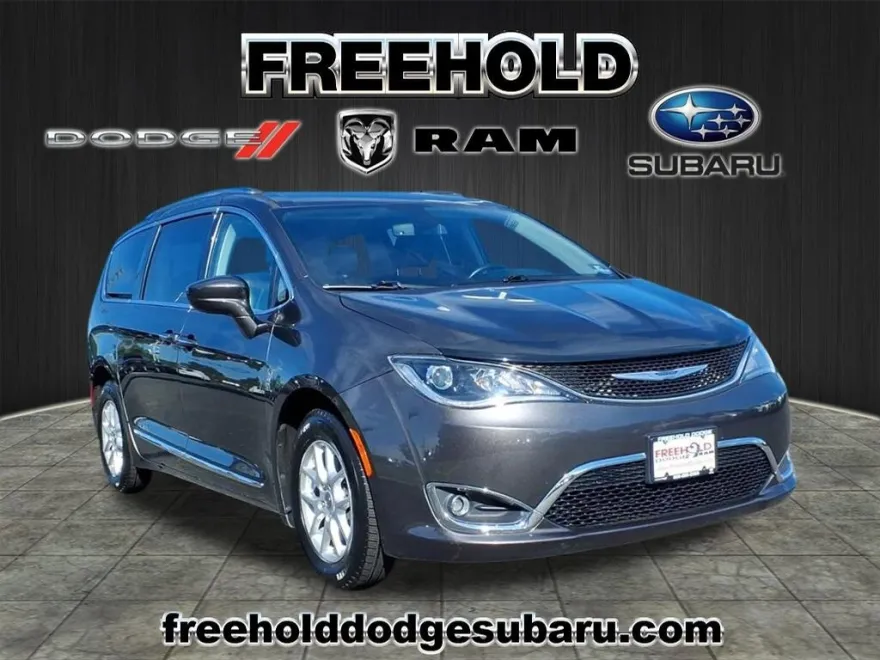 2020 Chrysler Pacifica Touring L photo 1