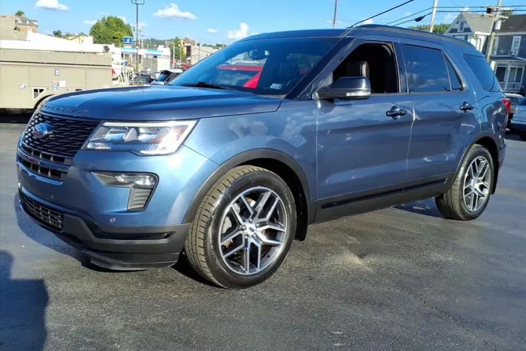 2019 Ford Explorer Sport photo 1