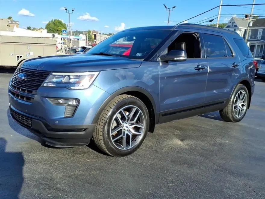 2019 Ford Explorer Sport photo 1