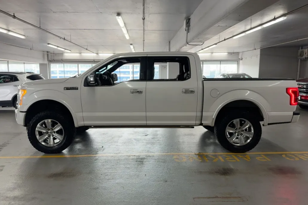2015 Ford F-150 Platinum photo 1