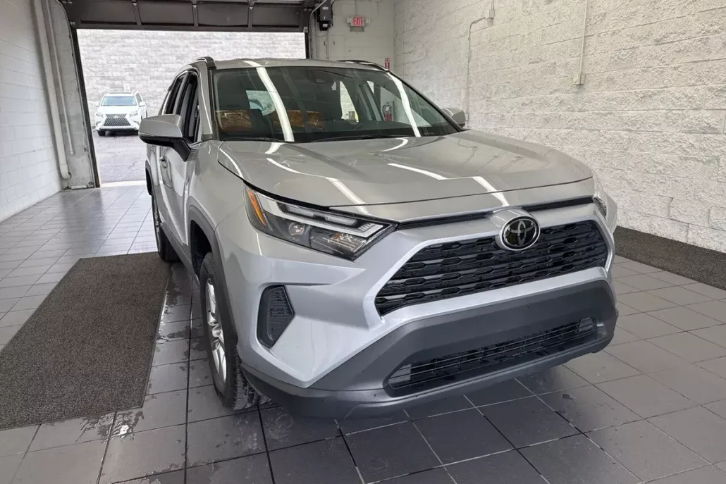 2024 Toyota RAV4 XLE photo 1