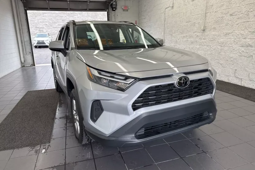 2024 Toyota RAV4 XLE photo 1