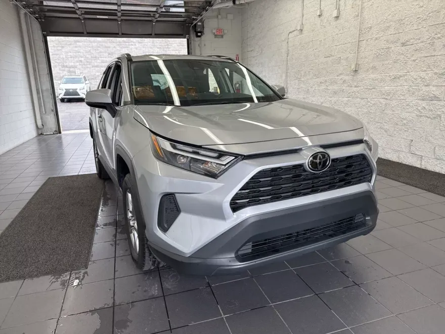 2024 Toyota RAV4 XLE photo 1