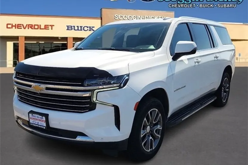 2022 Chevrolet Suburban LT photo 1
