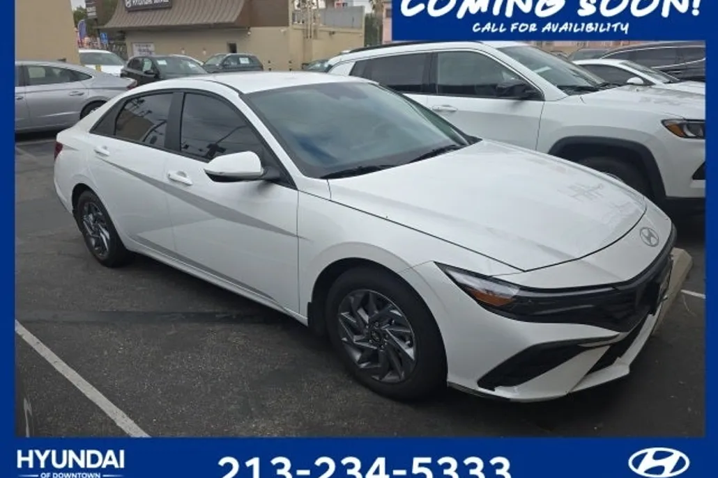 2024 Hyundai Elantra SEL photo 1