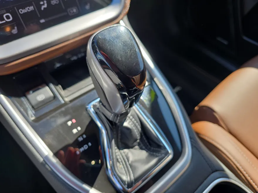2022 Subaru Outback Touring photo 1