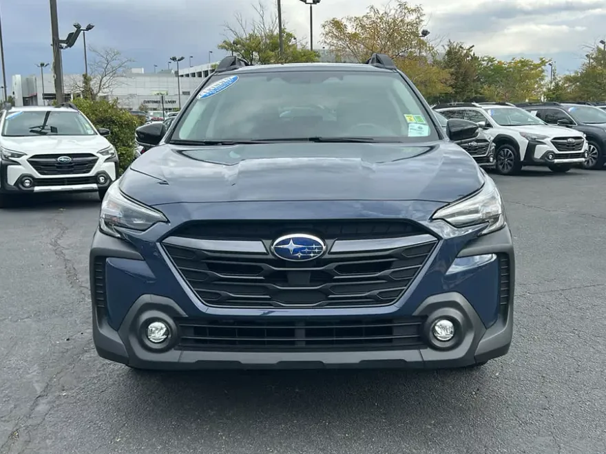 2025 Subaru Outback Premium photo 1
