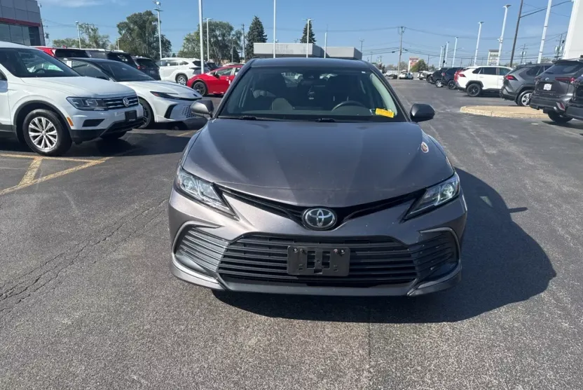 2023 Toyota Camry LE photo 1
