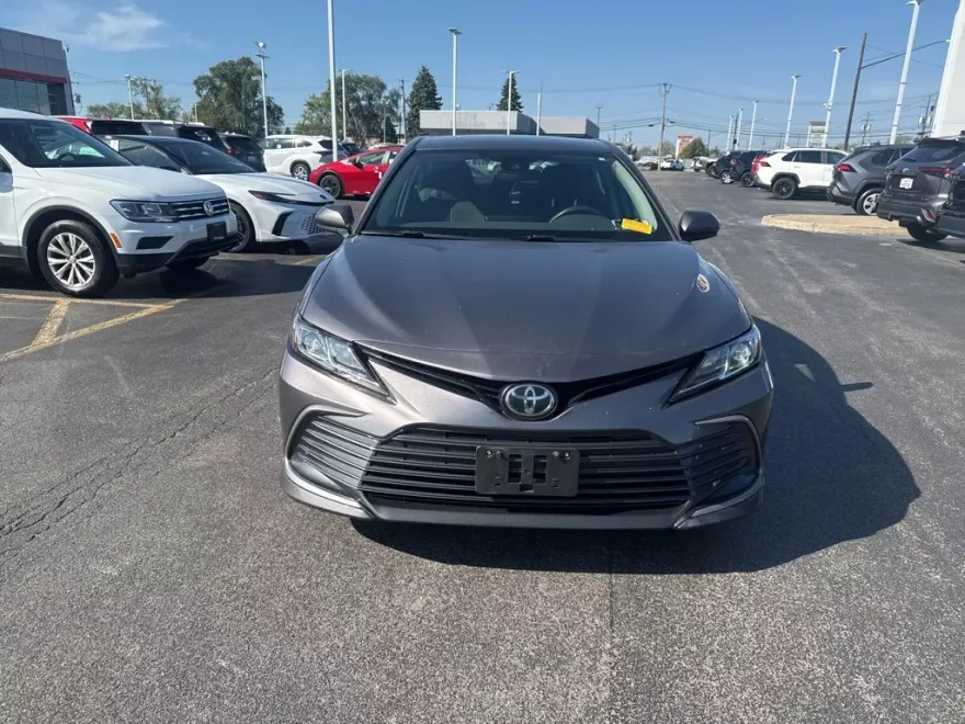 2023 Toyota Camry LE photo 1