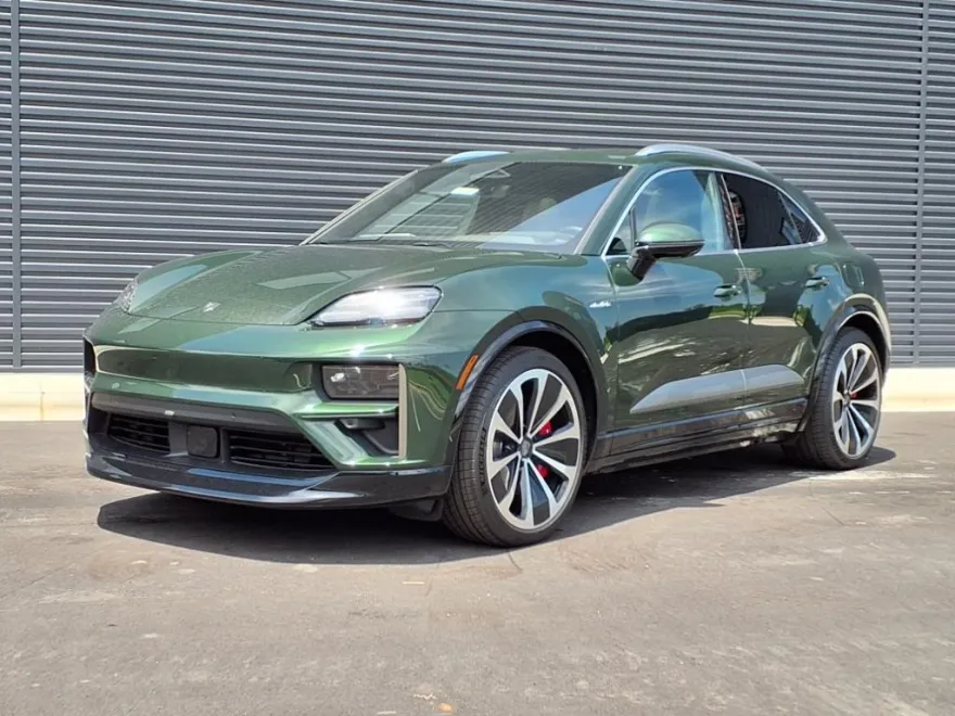2024 Porsche Macan Electric Turbo photo 1