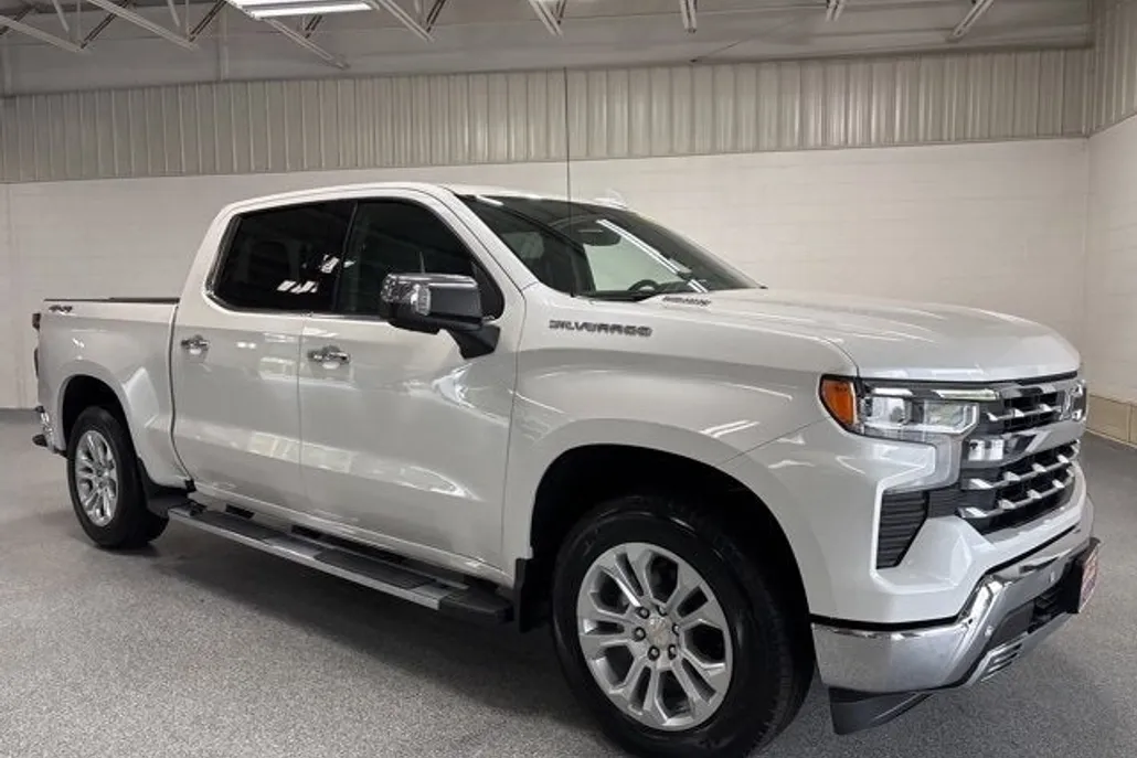 2025 Chevrolet Silverado 1500 LTZ photo 1