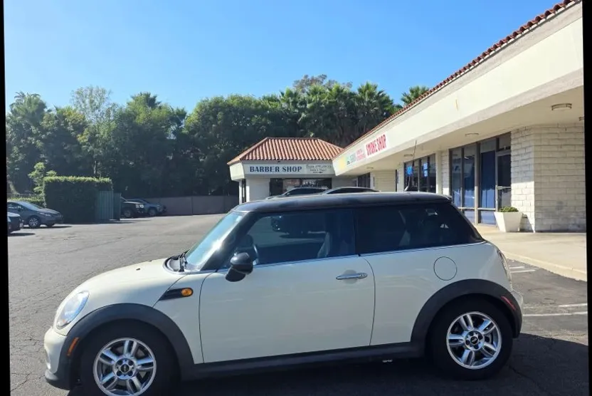 2012 Mini Cooper Hardtop photo 1