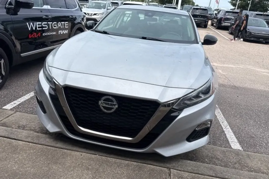 2021 Nissan Altima 2.5 SR photo 1