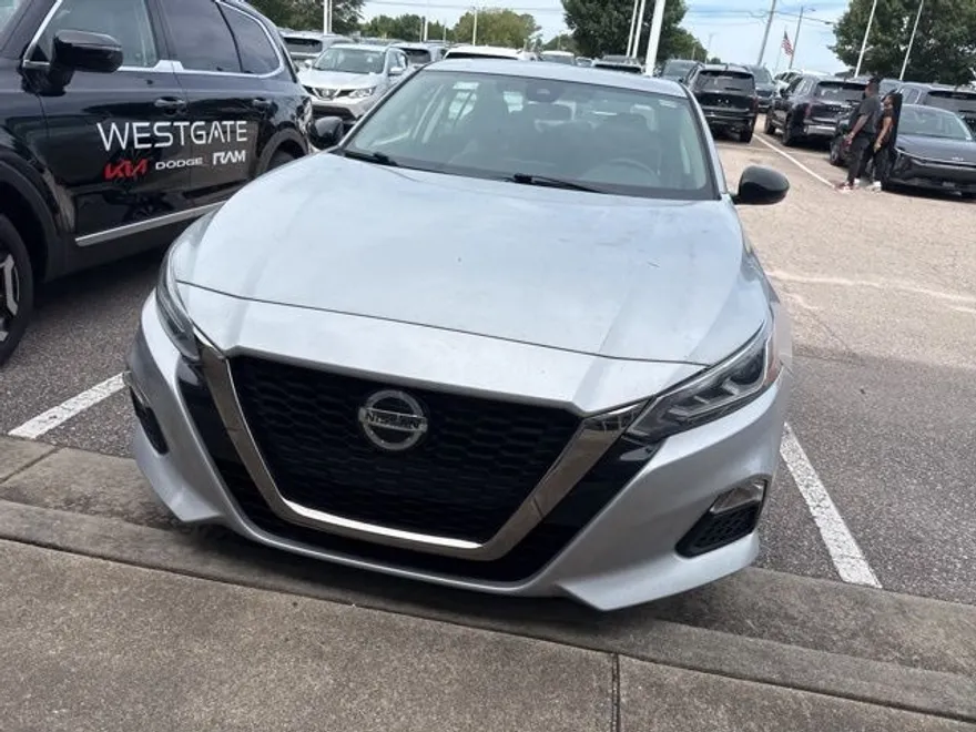 2021 Nissan Altima 2.5 SR photo 1