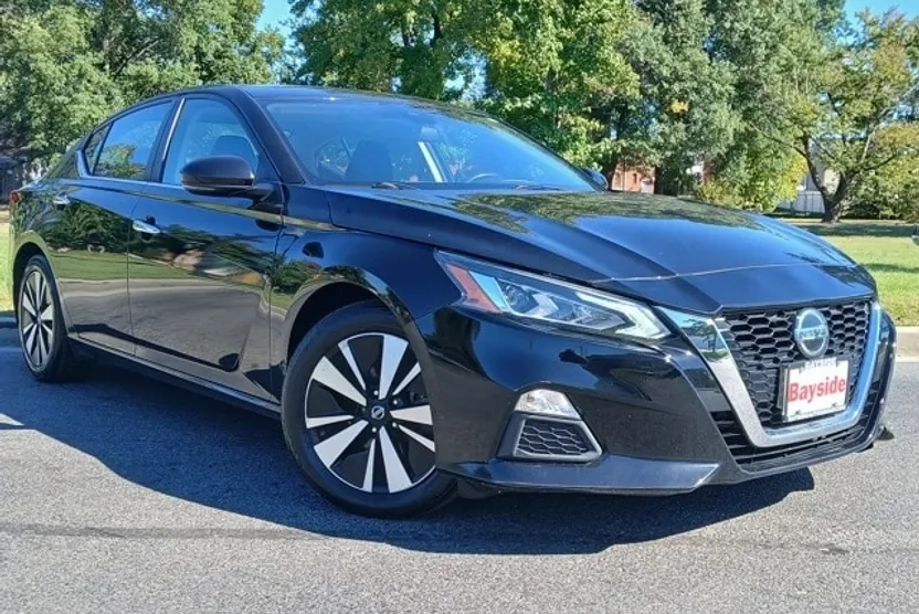 2021 Nissan Altima 2.5 SV photo 1